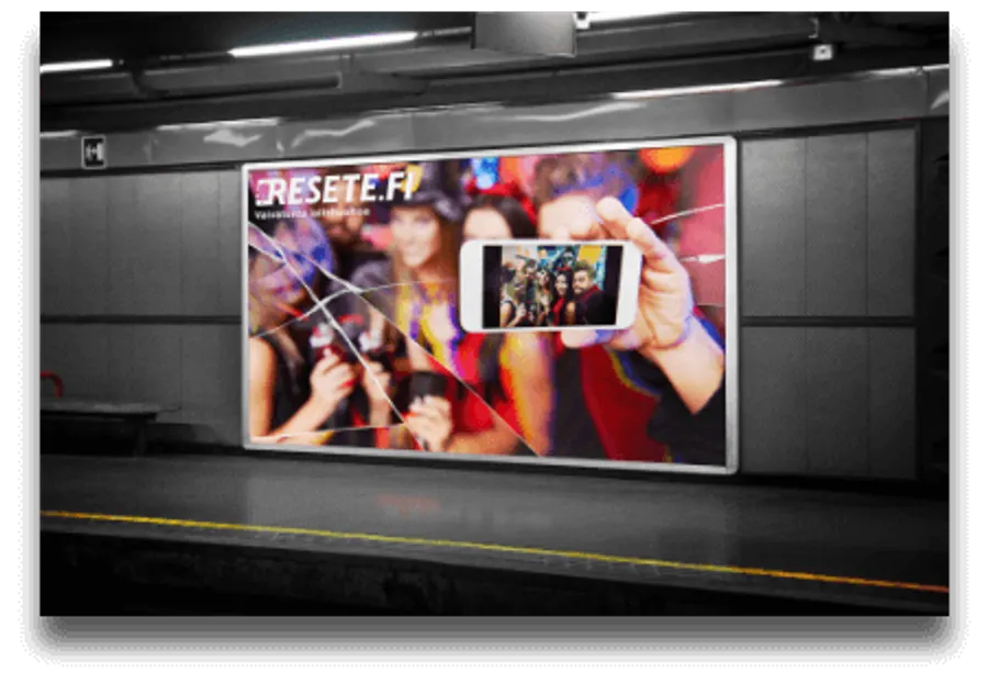 Resete.fi:n ulkomainos metroasemalla